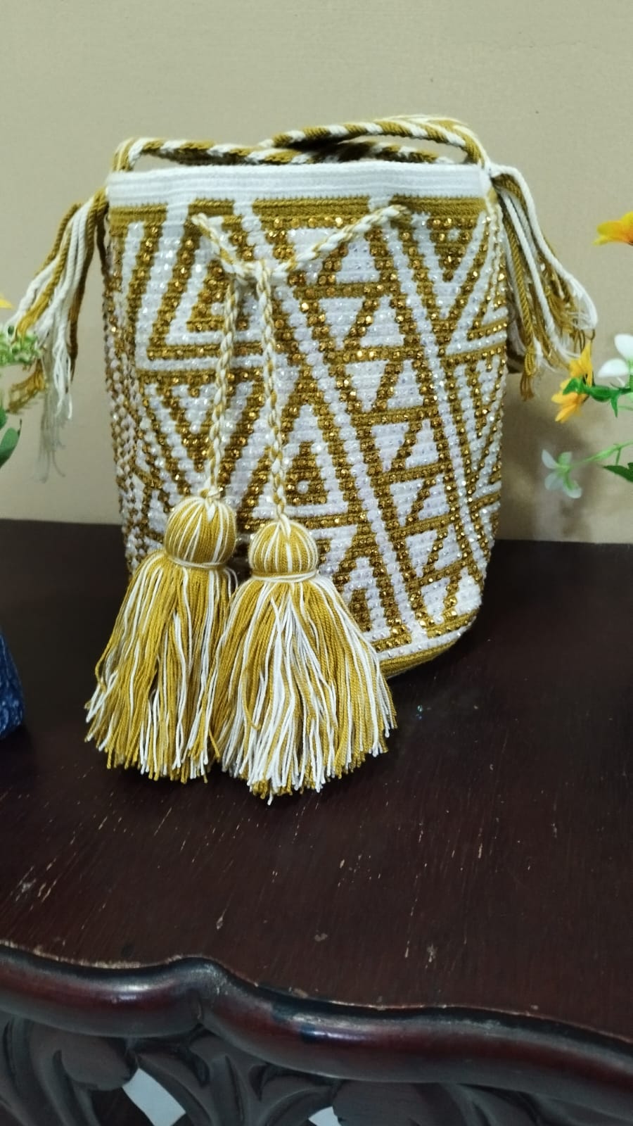 Mochila mediana diseño recamada con cristales - Image 8