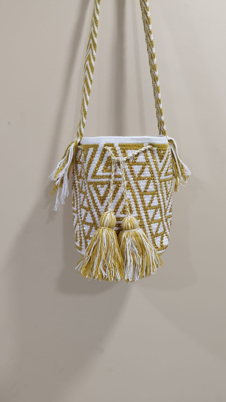 Mochila mediana diseño recamada con cristales - Image 6