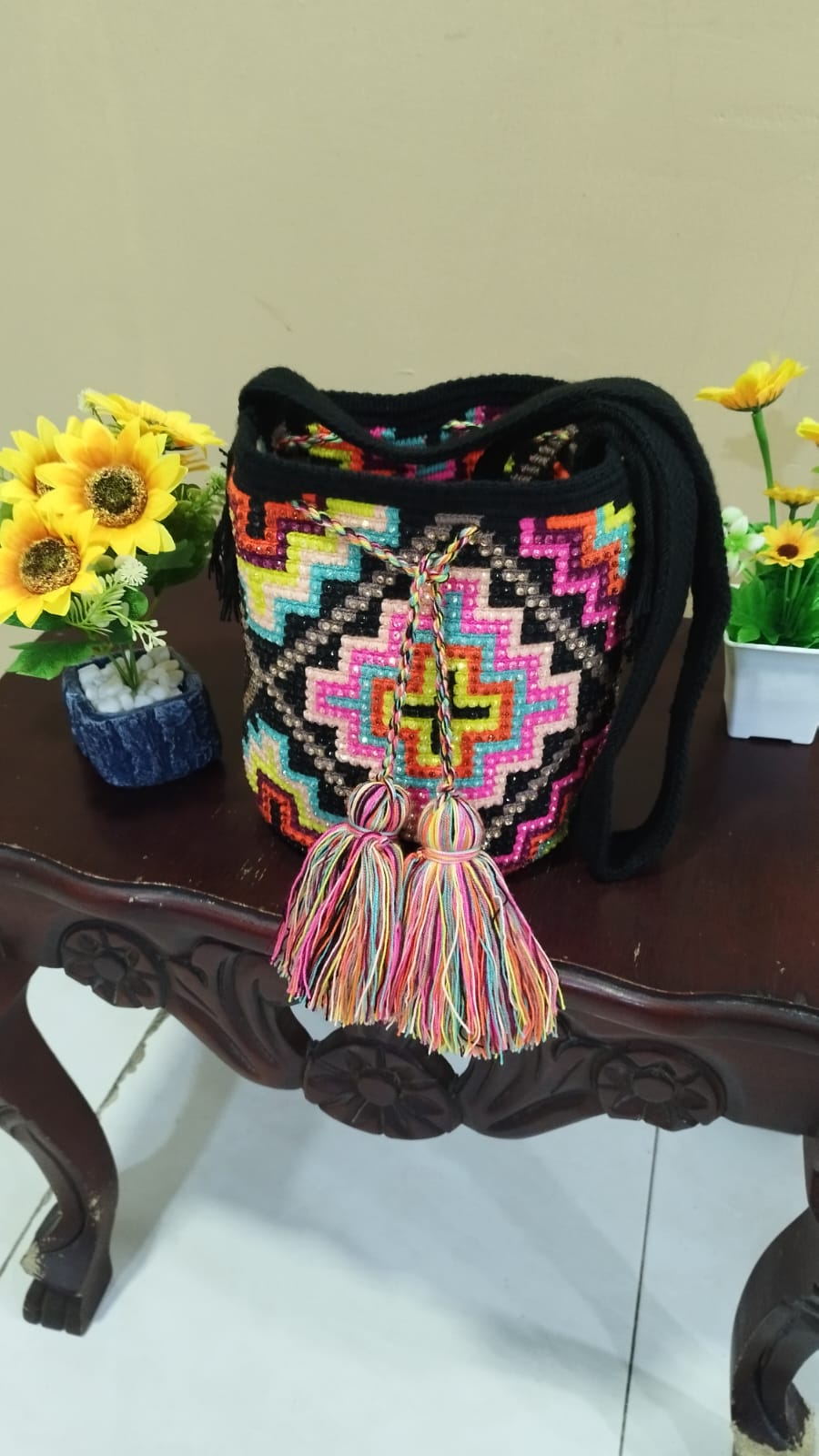 Mochila mediana diseño recamada con cristales - Image 3