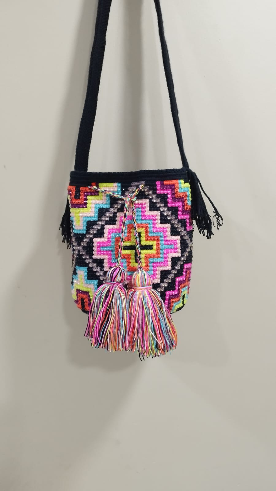 Mochila mediana diseño recamada con cristales - Image 2